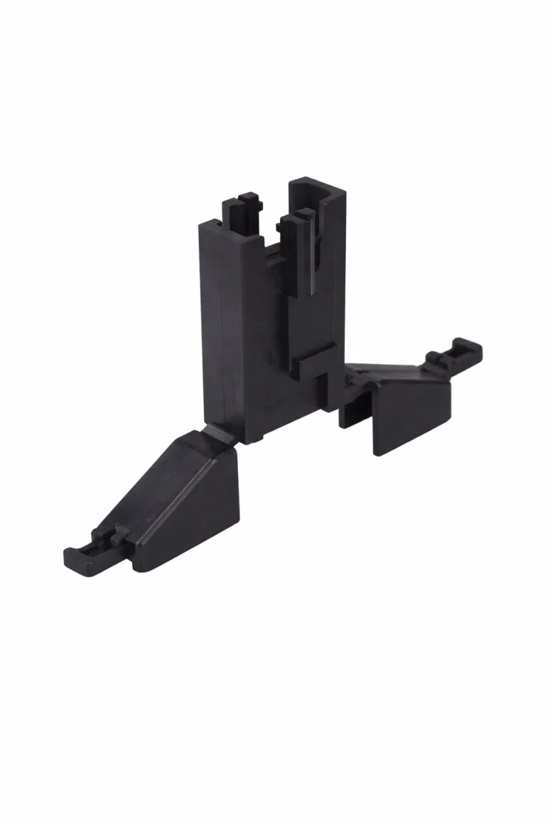 4-Pin Plug