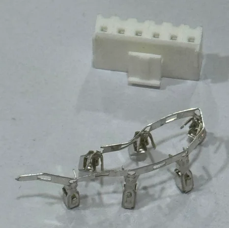 Connector Plastic With Metal Connector 6 End view 4