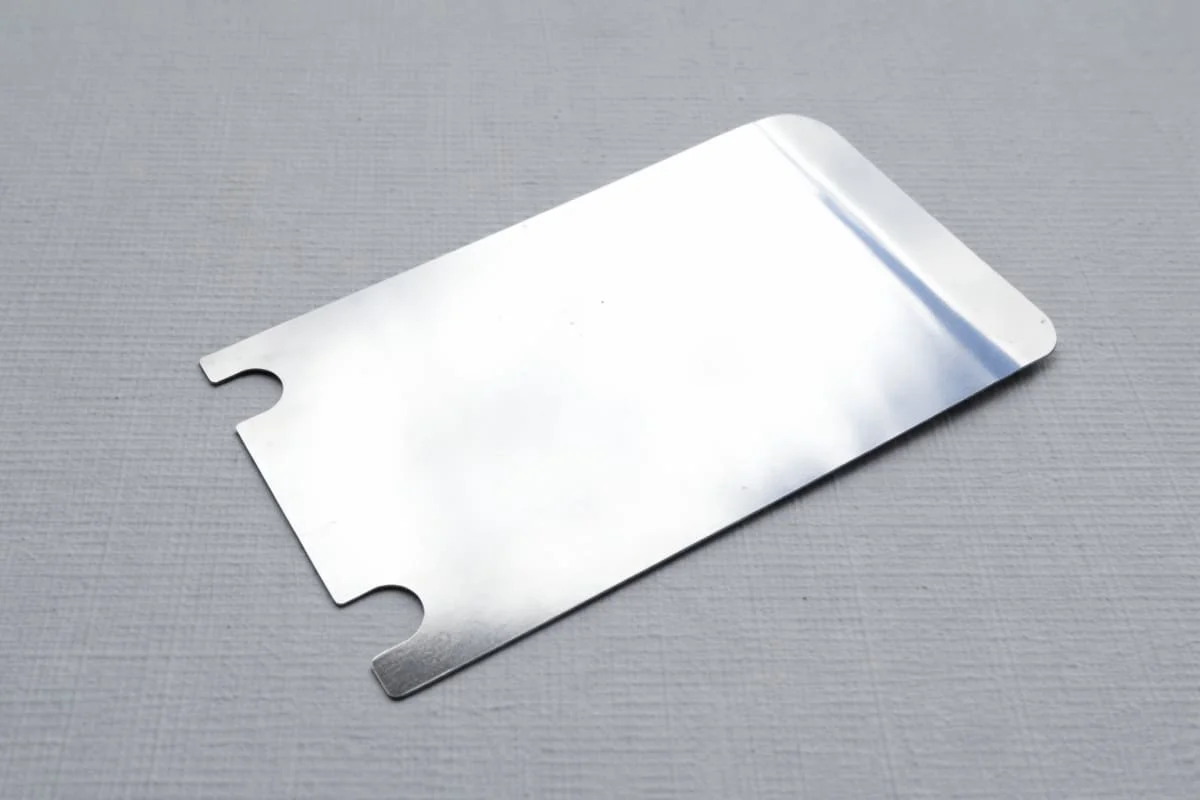 Metallic Plate 68x40x02