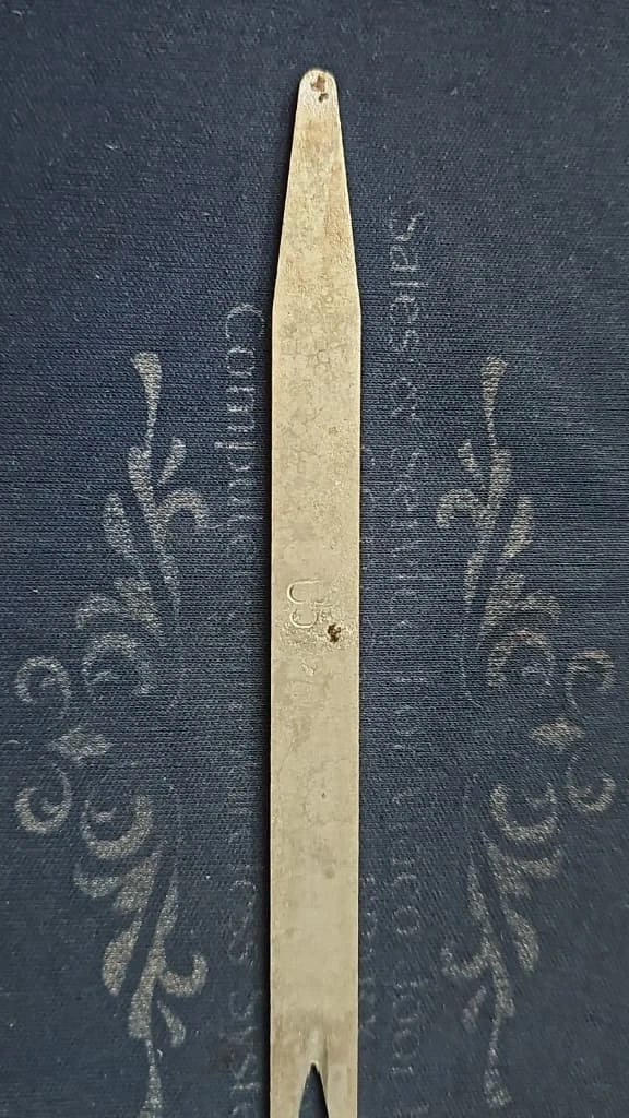Reed Repair ALignment Tool V type shape