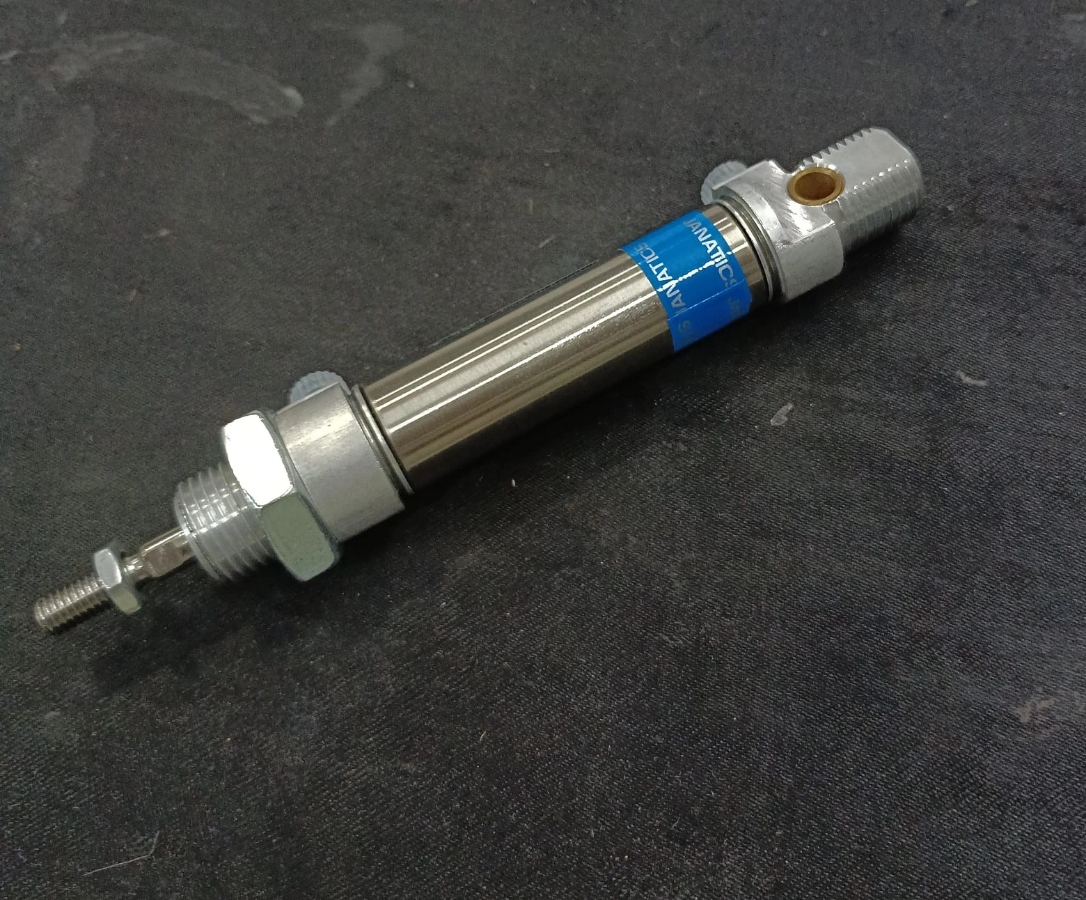 Air cylinder
