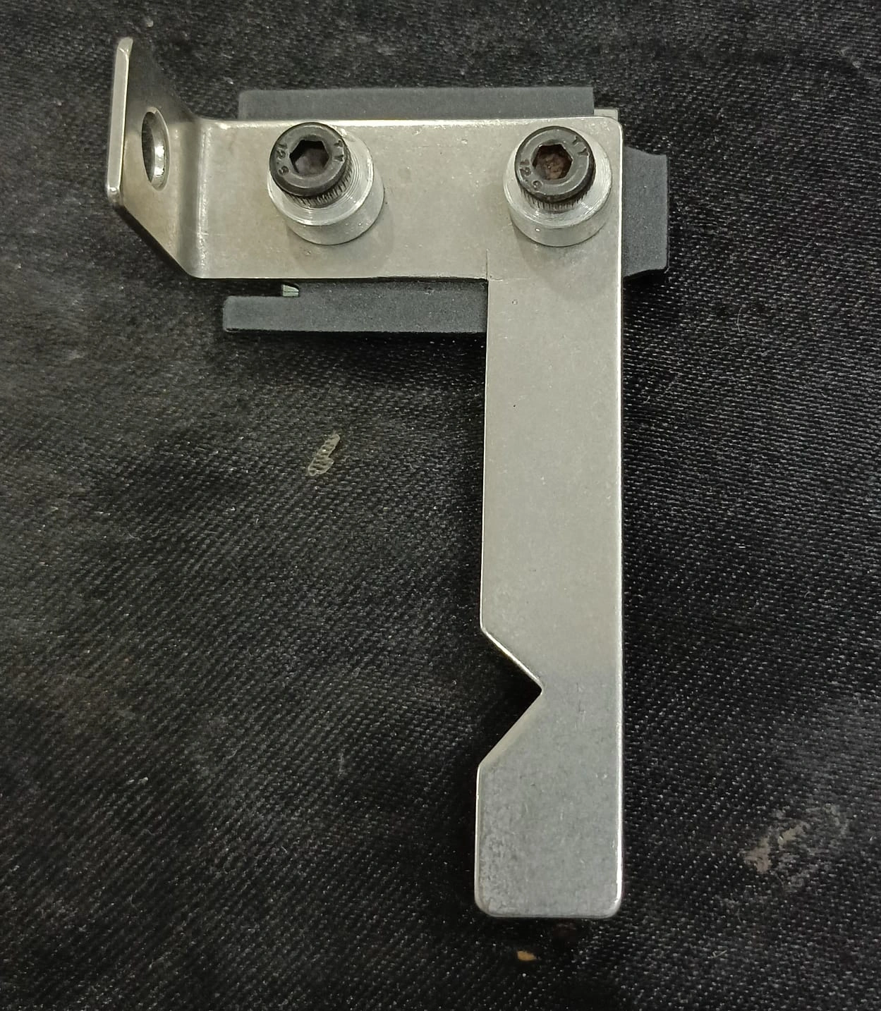 Thread gathering unit
