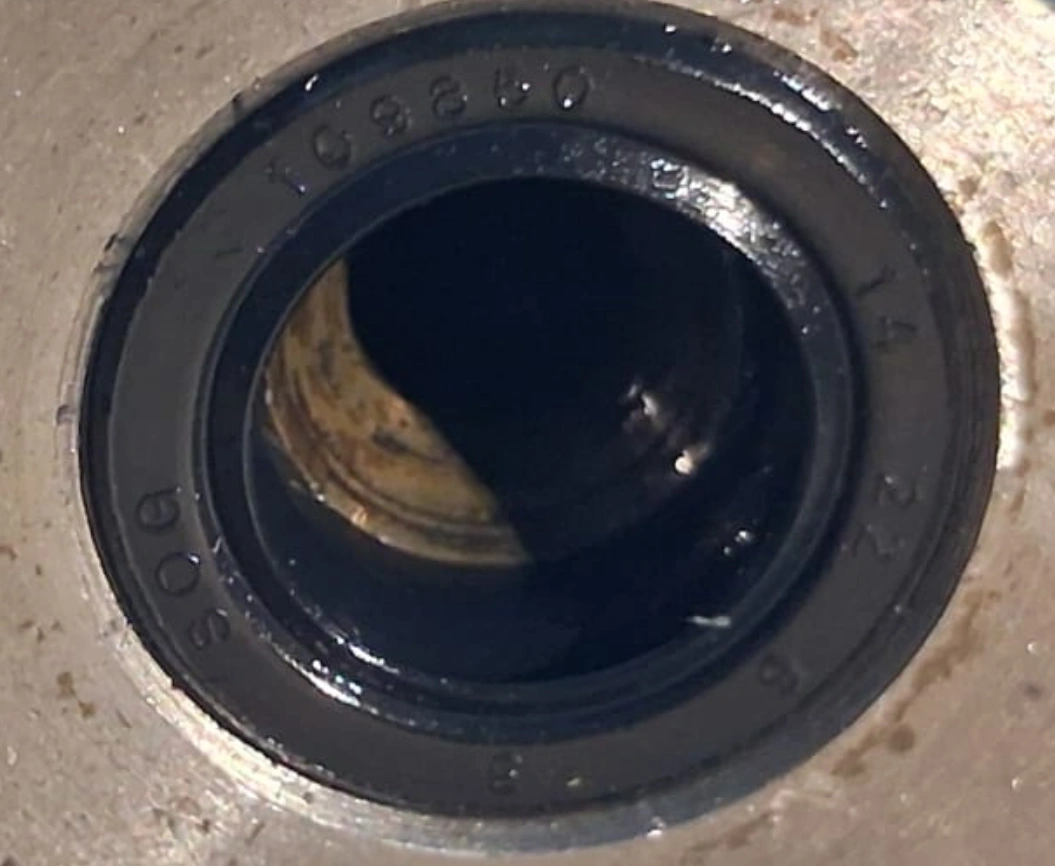 Oil Seal 14 x  22 x 6 Superior view 2