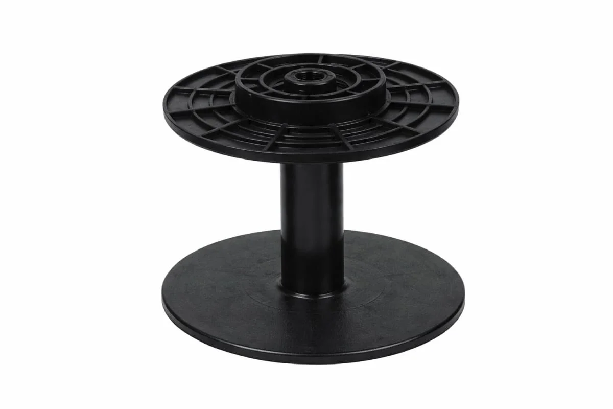Plastic yarn bobbin