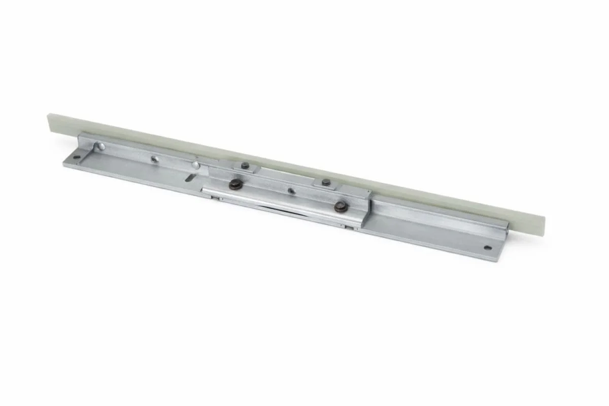 Right brake plate assembly