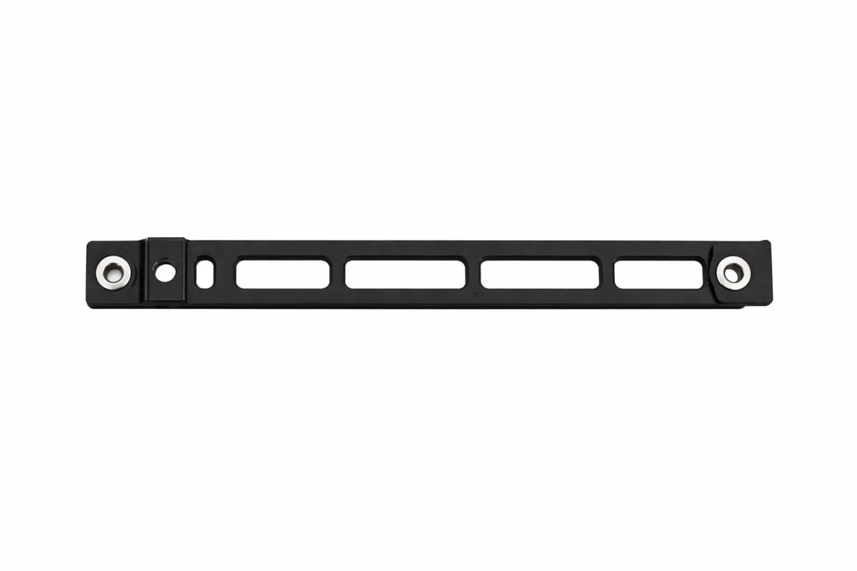 Selvage tension bar