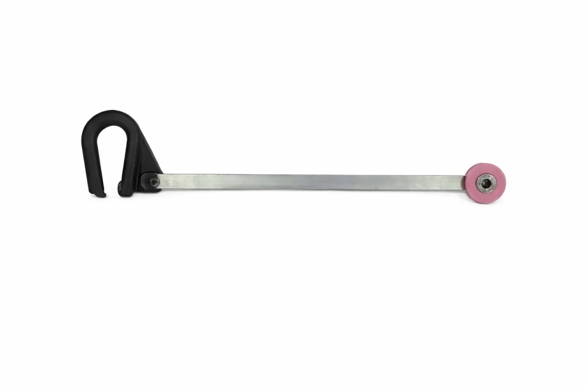 Selvage tension rod